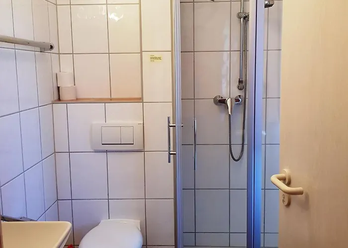 Апартаменти 7 Im Fischerhaus Wintergarten Und Terrasse Mit Strandkorb Sellin (Rugen)